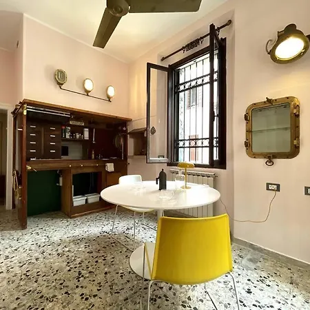 Venetian Pink In Dorsoduro Apartment