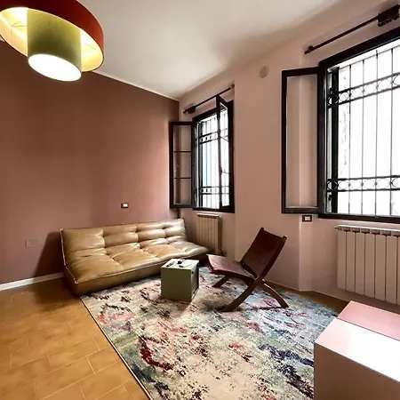 Venetian Pink In Dorsoduro Apartment Venedig